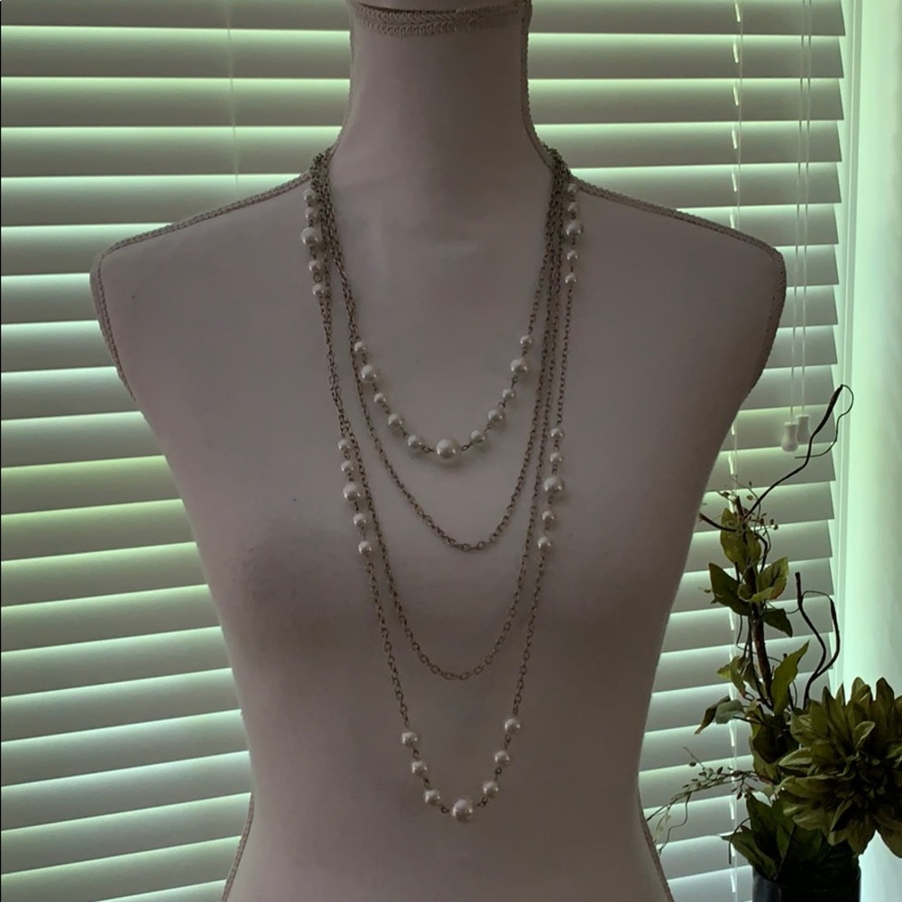 Premier Designs pearl silver necklace.